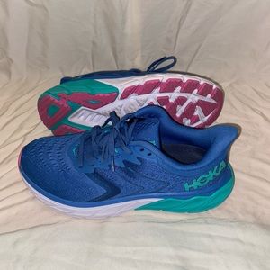 Hoka One One Arahi 5 Sneaker Women’s 7